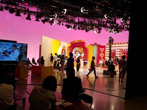テレビ撮影スタジオの様子